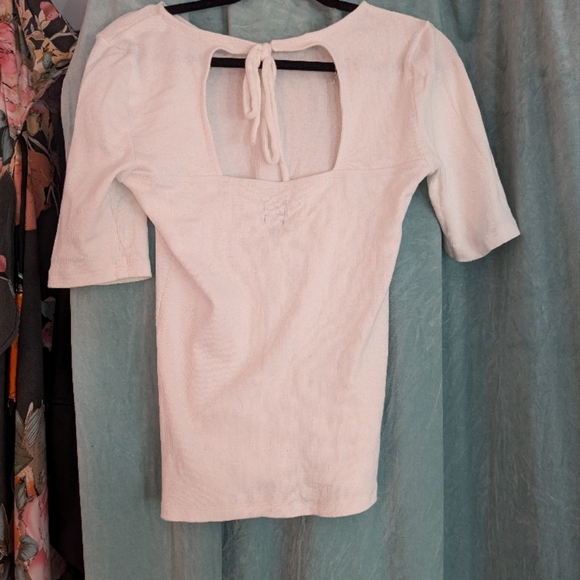 Tie-Back Cutout Ribbed T-shirt - Picture 2 of 4